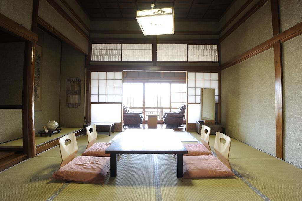 Hitoyoshi Ryokan Quarto foto